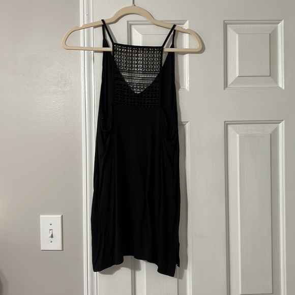 Black tank top - Picture 2 of 2